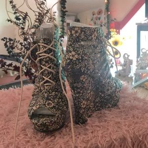 Espadrille flower patterned heels